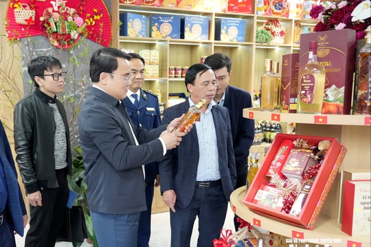 Ban Chỉ đạo 389 Nghệ An kiểm tra công tác chống buôn lậu, gian lận thương mại trong dịp Tết
