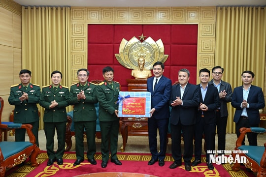 Bộ Tư lệnh Công binh thăm và chúc Tết Tỉnh ủy Nghệ An