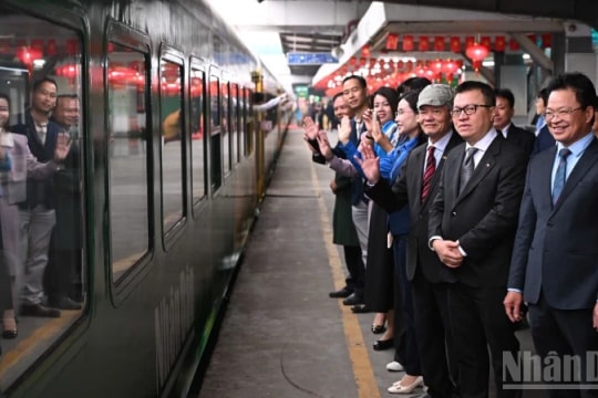 Báo Nhân Dân ra mắt "Chuyến tàu hạnh phúc": Hành trình nhân văn chào Xuân mới