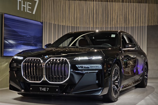 BMW X7 G67: Tùy chọn sơn hai tông màu và nội thất hạng nhất cạnh tranh Rolls-Royce