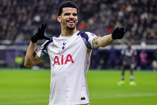 Dominic Solanke lập siêu phẩm bọ cạp giúp Tottenham cầm hòa Man City 2-2