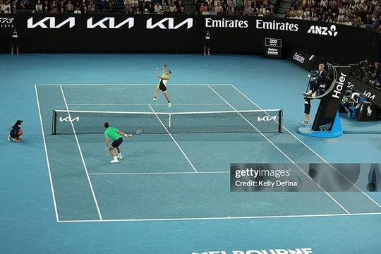 Djokovic và Alcaraz cống hiến màn so tài đỉnh cao tại chung kết Australian Open 2026
