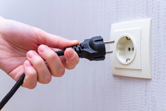 7 thiết bị nên rút phích cắm điện trước khi rời khỏi nhà