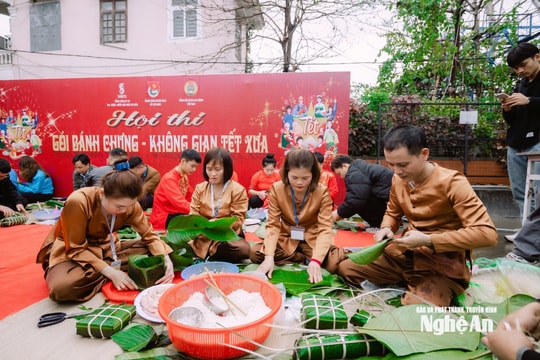 Râm ran thưởng Tết