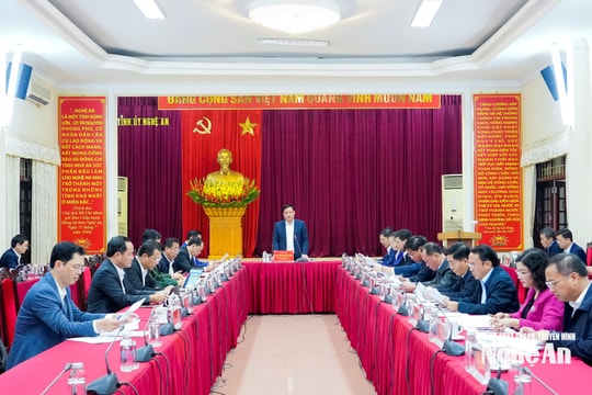 Bí thư Tỉnh ủy Nguyễn Khắc Thận chủ trì phiên họp Ban Thường vụ Tỉnh ủy