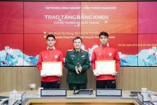 Khuất Văn Khang và Công Phương nhận bằng khen từ Bộ Quốc phòng sau kỳ tích U23 châu Á