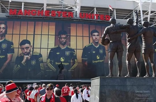 Đế chế tài chính của Manchester United rạn nứt trước áp lực từ INEOS và các đối thủ