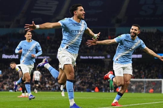 Omar Marmoush lập cú đúp giúp Man City nhấn chìm Newcastle, tiến vào chung kết Carabao Cup