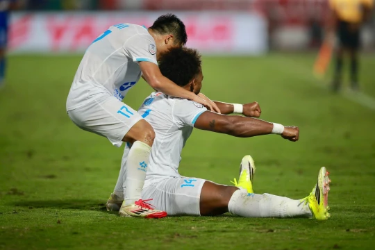 Kết quả Nam Định vs Johor: Đội Việt Nam đứng đầu bảng Cúp C1 Đông Nam Á; Benzema ra mắt bùng nổ, Ronaldo vào thế khó