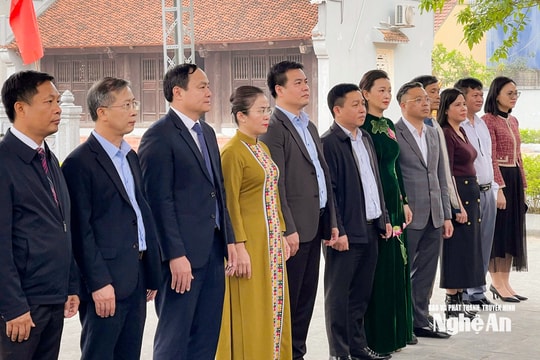 Đoàn đại biểu tỉnh Nghệ An dâng hương tưởng niệm bà Hoàng Thị Loan - thân mẫu Chủ tịch Hồ Chí Minh tại Hưng Yên