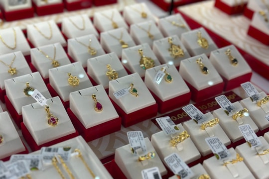 Giá vàng hôm nay 7/2/2026: SJC, 9999, 24k đạt mốc 179,3 triệu đồng/lượng