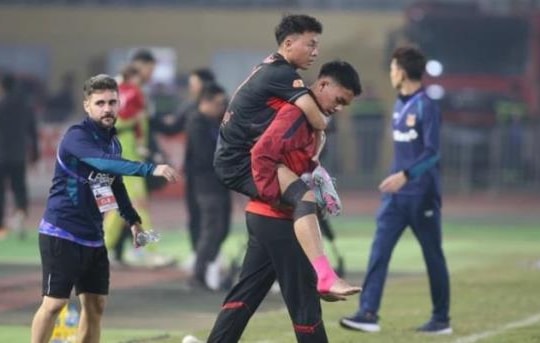 Bão chấn thương càn quét V-League: HLV Kim Sang-sik đối mặt khủng hoảng nhân sự