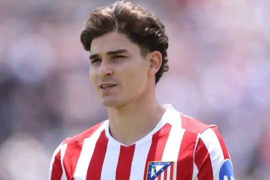 Arsenal sẵn sàng chi 100 triệu euro đưa Julian Alvarez trở lại Ngoại hạng Anh