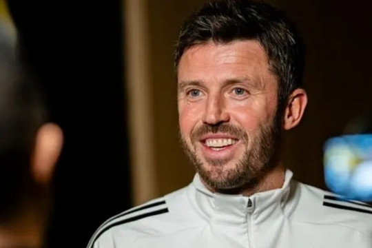 Manchester United và sự thận trọng với Michael Carrick: Tại sao Sir Jim Ratcliffe chưa vội chốt?
