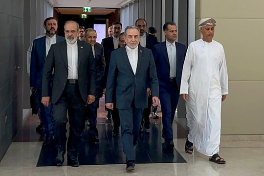 Iran nói đàm phán với Mỹ tại Oman là "khởi đầu tốt đẹp"