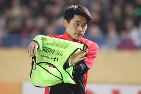 HLV Polking tiết lộ lý do Đình Bắc vắng mặt trong chiến thắng 6-1 của CAHN trước Tampines Rovers