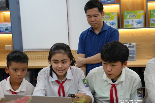 Nghệ An miễn và trả lại phí học bạ điện tử cho phụ huynh, học sinh