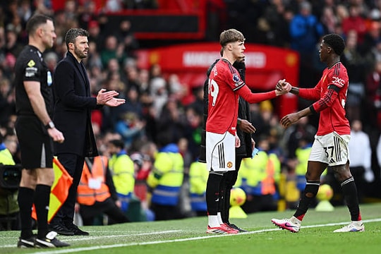 Di sản Carrington hồi sinh: Man Utd hạ Tottenham trong ngày tưởng niệm thảm họa Munich