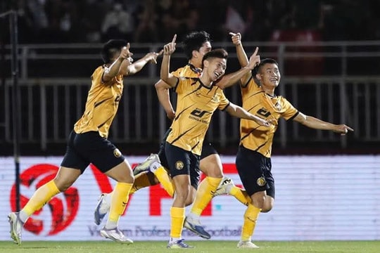 Tuyển thủ Lào Damoth Thongkhamsavath lập cú đúp, Thanh Hóa hạ gục Công an TPHCM 2-1