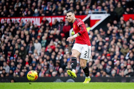 Diogo Dalot lột xác: Chìa khóa bên hành lang cánh trong sự hồi sinh của Man Utd thời Michael Carrick