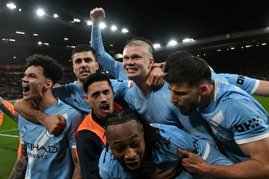 Ngược dòng hạ Liverpool 2-1: Man City phá dớp Anfield, hâm nóng cuộc đua vô địch