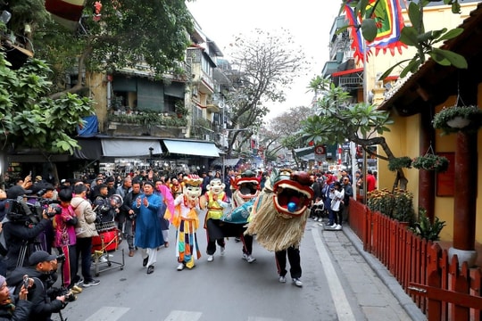 Hà Nội: Tái hiện lễ mở cửa Ô Quan Chưởng và đoàn kỵ xạ diễu hành đón Tết Bính Ngọ
