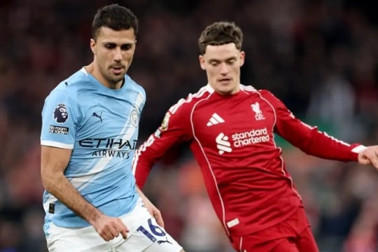 Rodri hồi sinh đẳng cấp Quả bóng vàng giúp Man City hạ gục Liverpool tại Anfield