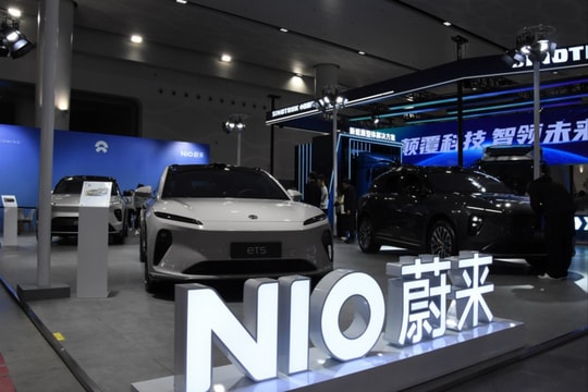 NIO ra mắt tính năng mở cốp bằng cách lắc điện thoại trên hai dòng xe ET9 và ES8
