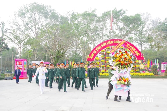 Bộ CHQS tỉnh dâng hoa, dâng hương tưởng niệm Chủ tịch Hồ Chí Minh và các anh hùng liệt sĩ