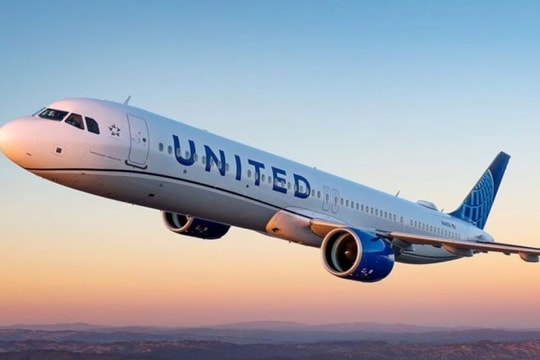 United Airlines: Hành động nhân văn của nam tiếp viên với khách lỡ chuyến gây bão mạng