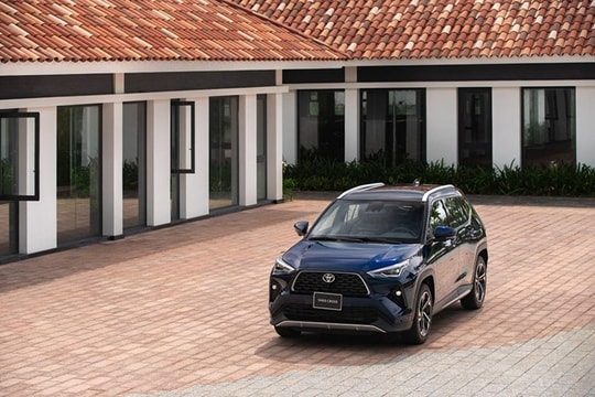 Giá xe Toyota Yaris Cross tháng 2/2026: Ưu đãi 50% lệ phí trước bạ và quà tặng Hybrid