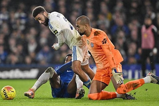 Chelsea 2-2 Leeds United: Thảm họa 7 phút khiến The Blues đánh rơi chiến thắng