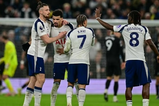 Tottenham rơi xuống nhóm cuối bảng: 4 cầu thủ không còn xứng đáng khoác áo Gà trống