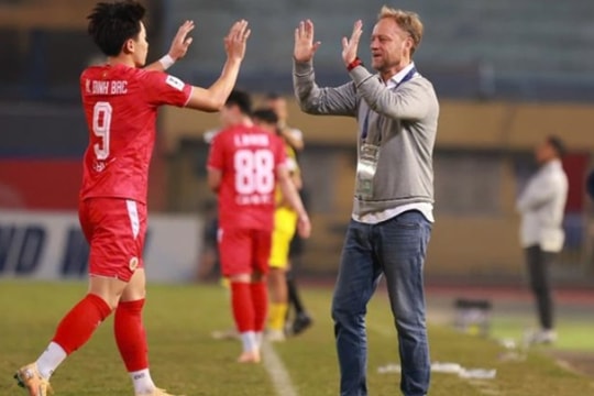 Nguyễn Đình Bắc và nghịch lý tại CAHN: Bùng nổ ở châu Á, im hơi lặng tiếng tại V-League