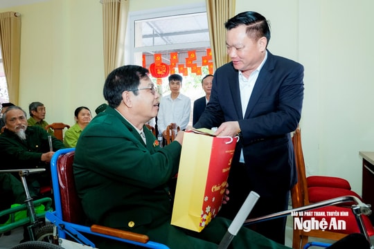 Bí thư Tỉnh ủy Nguyễn Khắc Thận thăm, chúc Tết Bộ đội Biên phòng và các thương, bệnh binh