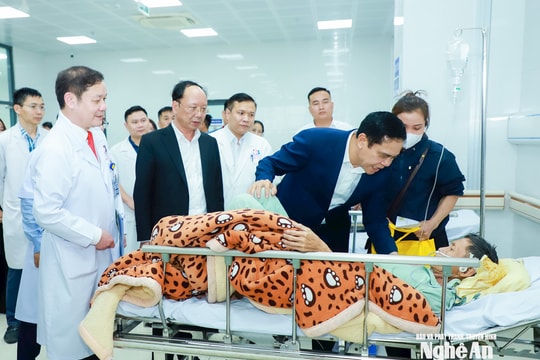 Chủ tịch UBND tỉnh Võ Trọng Hải thăm, động viên lực lượng vũ trang, công nhân, bệnh nhân trước thềm Xuân mới