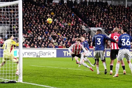 Arsenal sảy chân tại Gtech Community: Mikel Arteta trả giá vì sai lầm chiến thuật