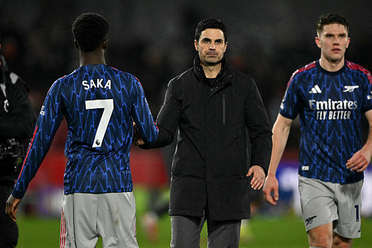 Vòng 26 Ngoại hạng Anh: Arsenal sẩy chân, Man City phả hơi nóng vào ngôi đầu