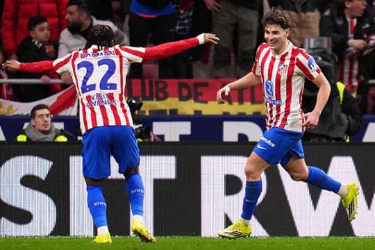 Atletico Madrid 4-0 Barcelona: Julian Alvarez và Lookman vạch trần tử huyệt của Hansi Flick