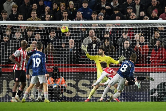 Arsenal hòa Brentford 1-1: Pháo thủ nếm mùi "gậy ông đập lưng ông" từ vũ khí bóng chết