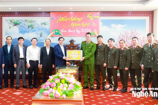 Chủ tịch UBND tỉnh Nghệ An Võ Trọng Hải thăm, chúc Tết Công an tỉnh