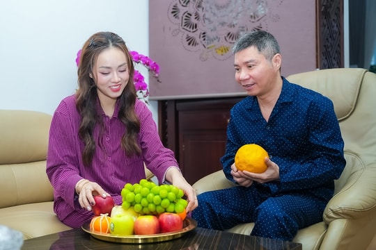 NSND Công Lý và vợ trang hoàng căn hộ 80 m2 đón Tết Bính Ngọ tại Hà Nội