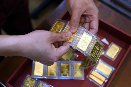Giá vàng chiều nay 15/02/2026: Giá vàng SJC, vàng nhẫn 9999, bảng giá vàng chốt biến động tuần qua chi tiết