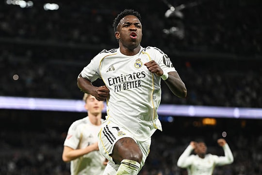 Vinicius Jr rực sáng thay Kylian Mbappe, Real Madrid đè bẹp Real Sociedad để chiếm đỉnh bảng