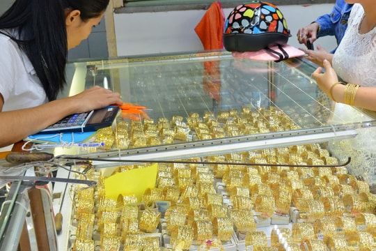 Giá vàng hôm nay 17/2/2026: Giá vàng SJC, vàng nhẫn trong nước, và vàng thế giới