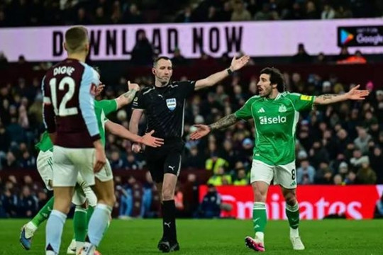 Vòng 4 FA Cup: Khi sự vắng bóng của VAR phơi bày những sai lầm tai hại của trọng tài