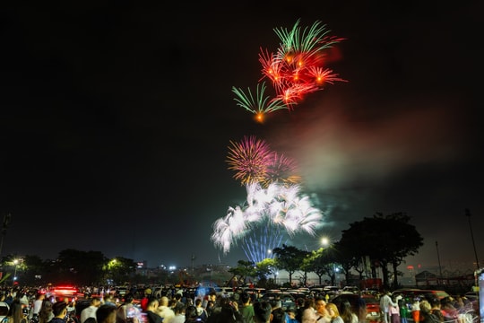 Rực rỡ pháo hoa chào Xuân mới Bính Ngọ 2026 tại Hà Nội và TP. Hồ Chí Minh