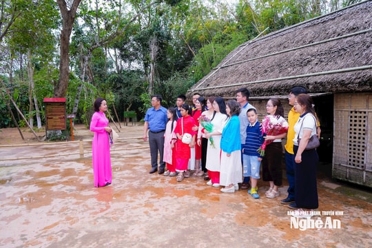 Hàng vạn người dân hành hương về Khu Di tích Quốc gia đặc biệt Kim Liên trong ngày đầu năm mới