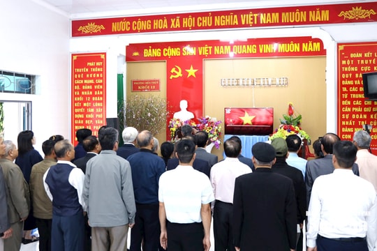 Trang trọng lễ chào cờ đầu năm mới ở nhiều địa phương tại Nghệ An