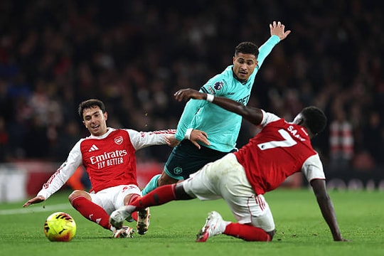 Arsenal hành quân đến Molineux: Cảnh giác bẫy tử thần từ đội bét bảng Wolves